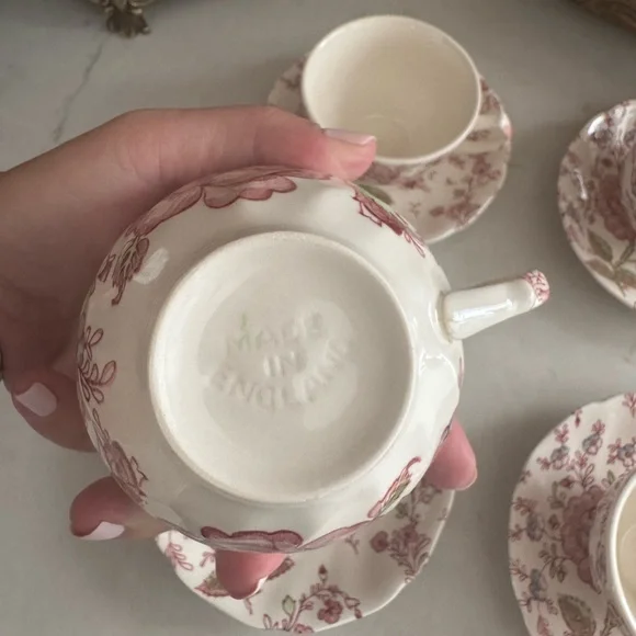 Vintage Johnson Bros. Rose Chintz Tea Cup & Saucer  Made In England Set of 4 - Picture 4 of 9
